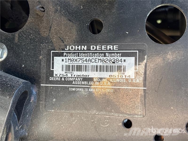 John Deere X754 Ride-On Lawn Mower Самохідні газонокосарки