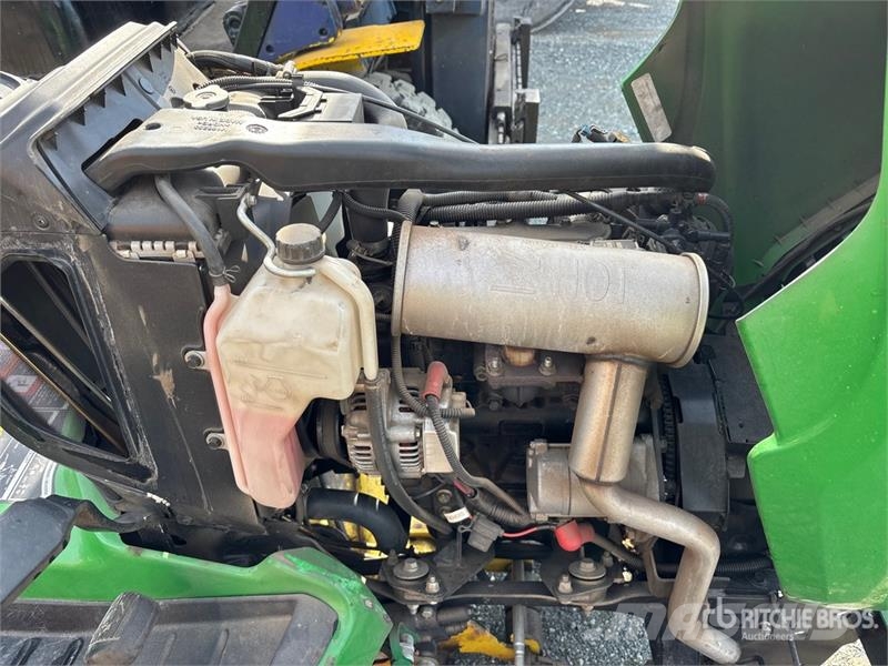 John Deere X754 Ride-On Lawn Mower Самохідні газонокосарки