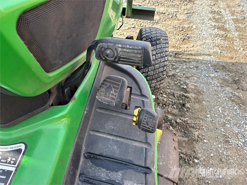 John Deere X754 Ride-On Lawn Mower Самохідні газонокосарки