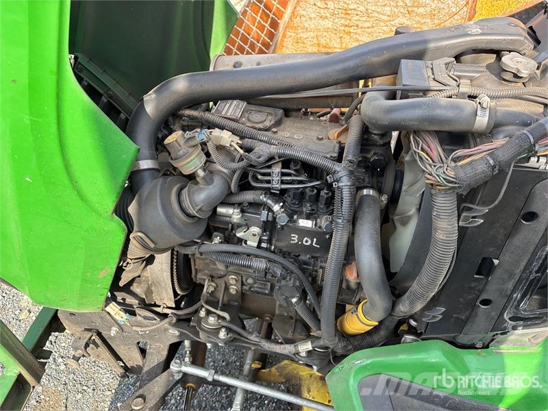 John Deere X754 Ride-On Lawn Mower Самохідні газонокосарки