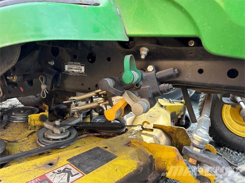 John Deere X754 Ride-On Lawn Mower Самохідні газонокосарки