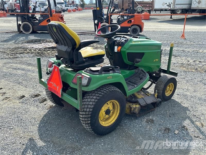 John Deere X754 Ride-On Lawn Mower Самохідні газонокосарки