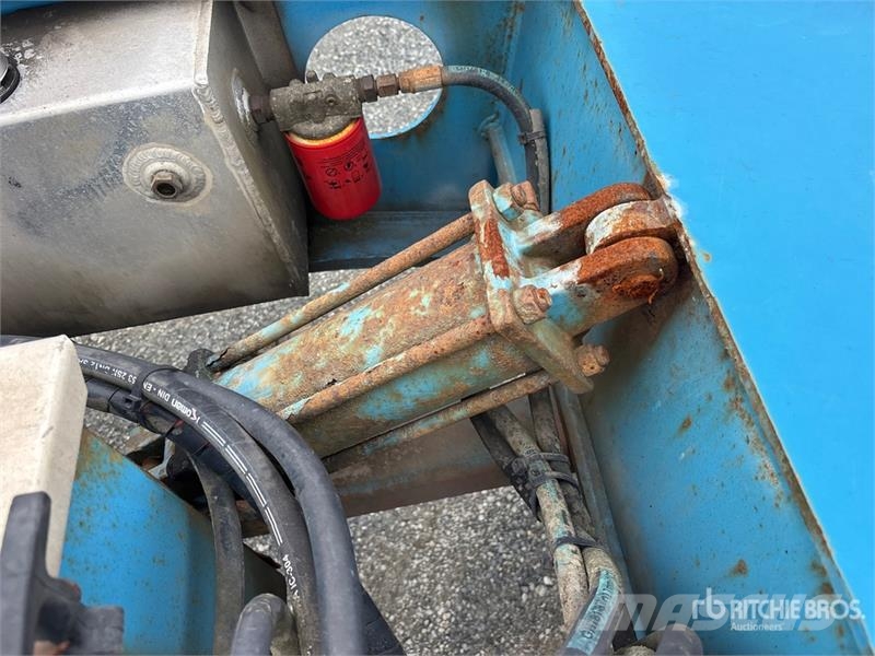 K-Line Tri/A Removable Gooseneck Lowboy Trailer Low loaders