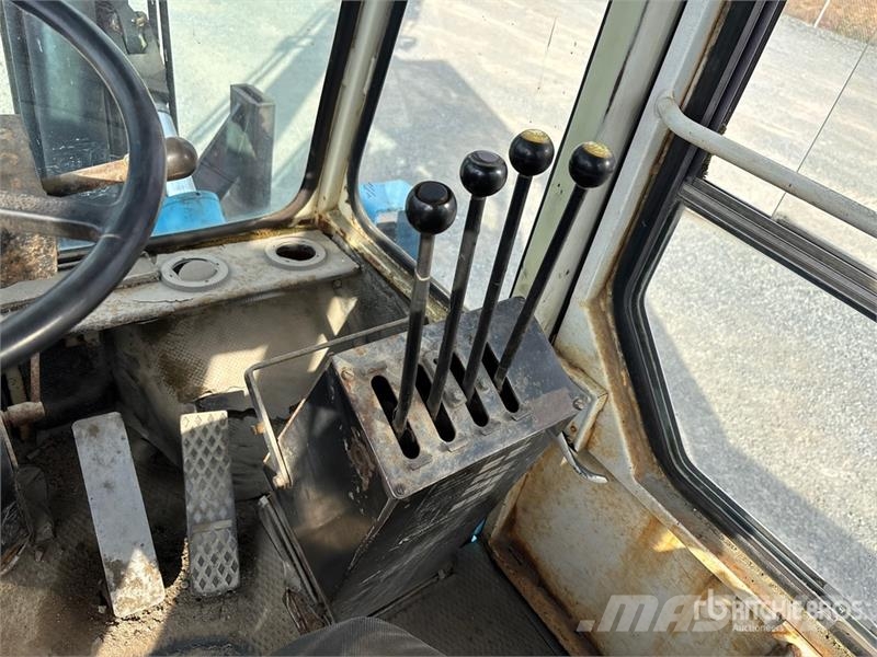 Kalmar DC13,6-600L 25000 lb Pneumatic Tire Forklift Other