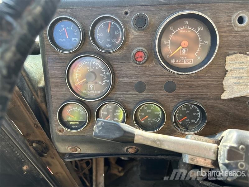 Kenworth K100E 曳引機組件