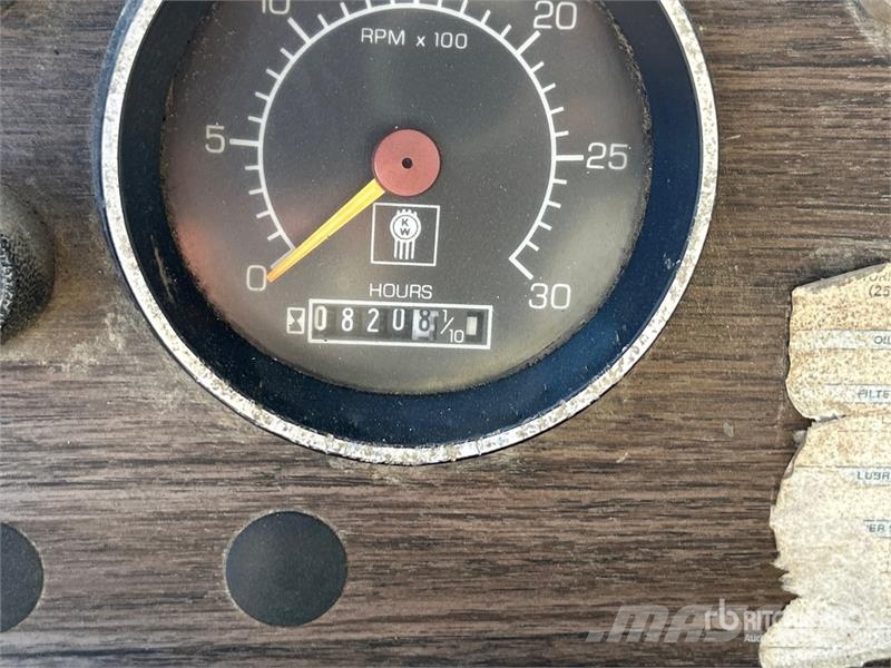 Kenworth K100E 曳引機組件