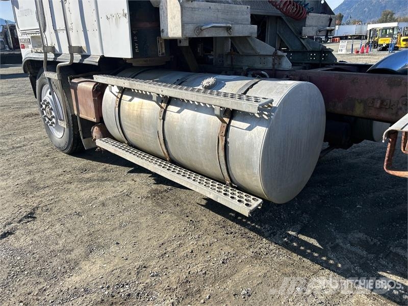 Kenworth K100E 曳引機組件