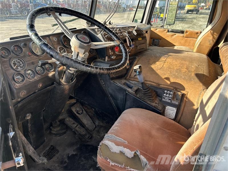 Kenworth K100E 曳引機組件