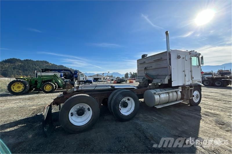 Kenworth K100E 曳引機組件