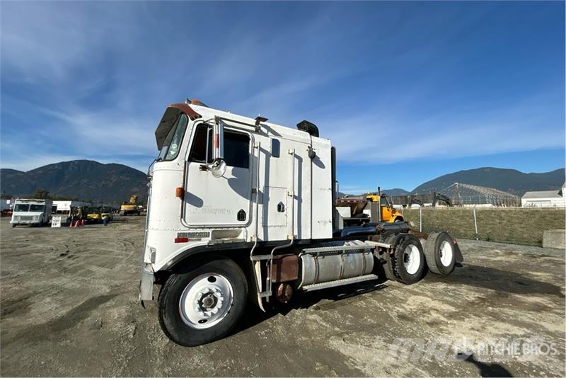 Kenworth K100E 曳引機組件