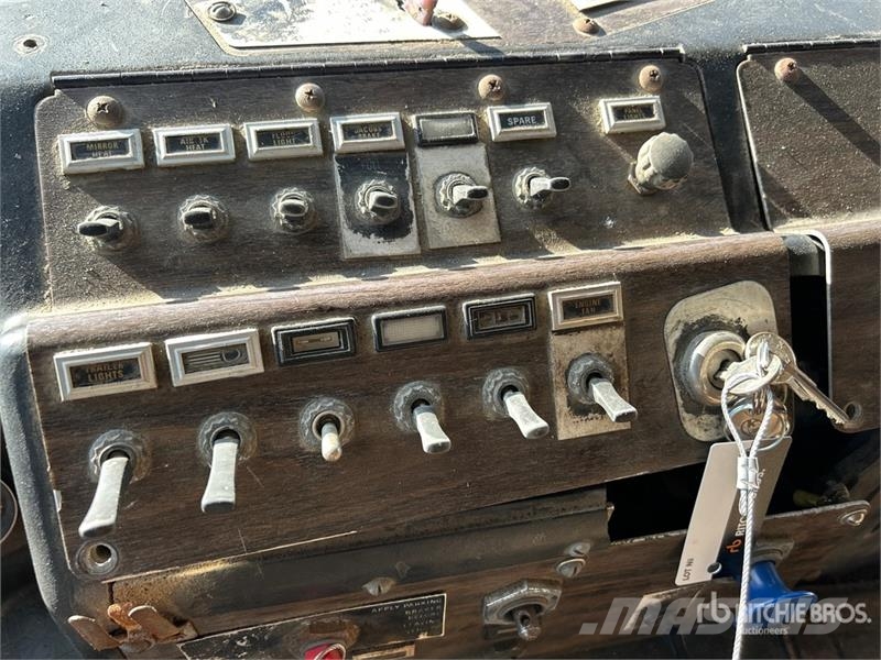 Kenworth K100E 曳引機組件