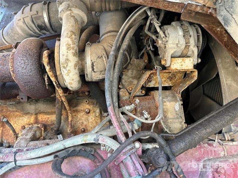Kenworth K100E 曳引機組件