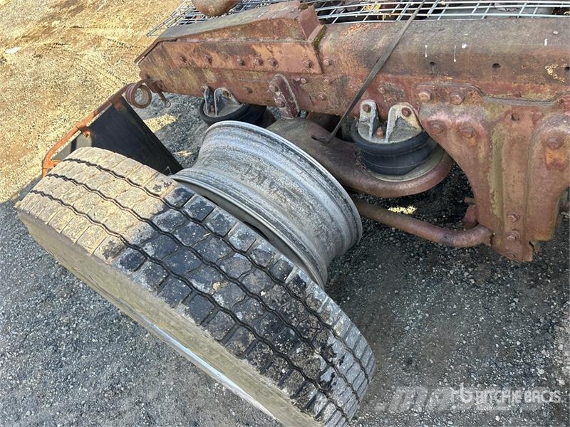Kenworth K100E 曳引機組件