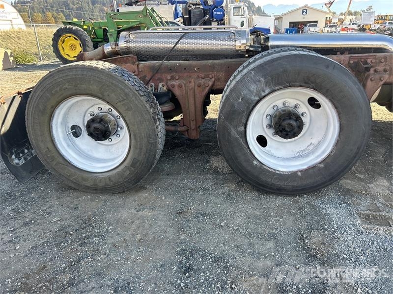 Kenworth K100E 曳引機組件