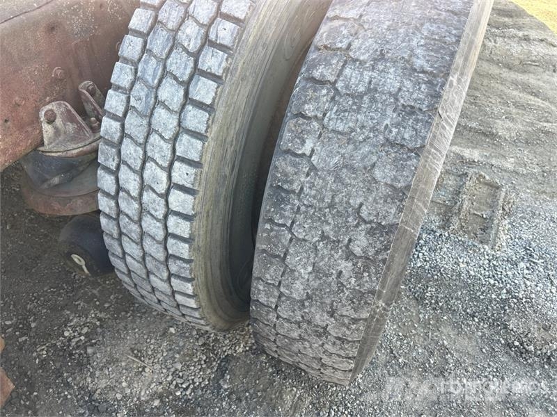 Kenworth K100E 曳引機組件