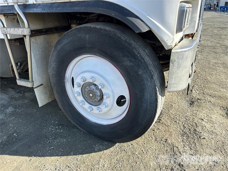 Kenworth K100E 曳引機組件