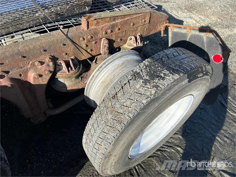Kenworth K100E 曳引機組件