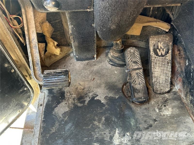 Kenworth K100E 曳引機組件