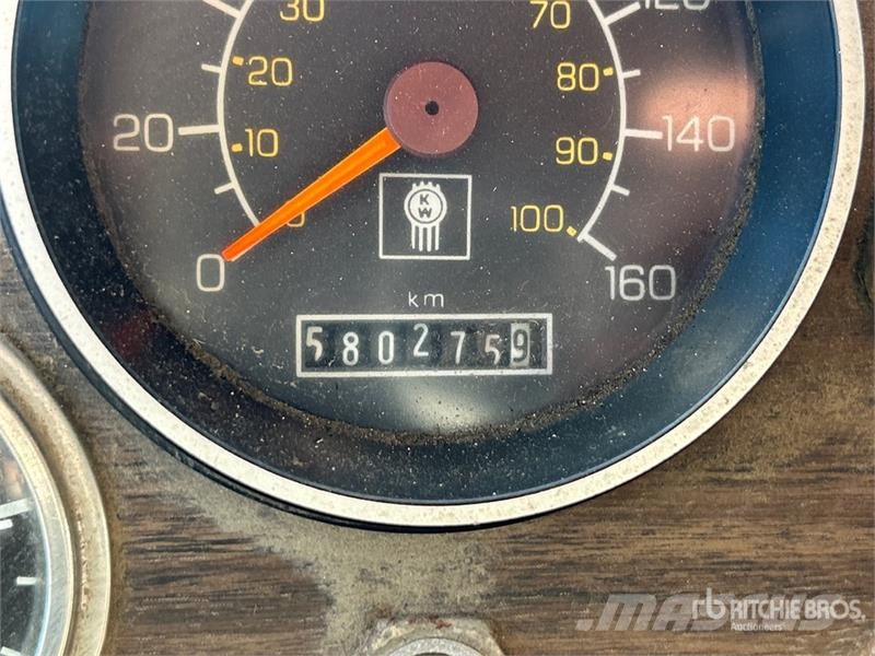Kenworth K100E 曳引機組件