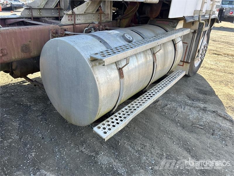 Kenworth K100E 曳引機組件