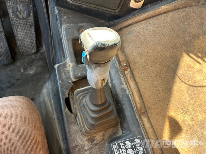 Kenworth K100E 曳引機組件