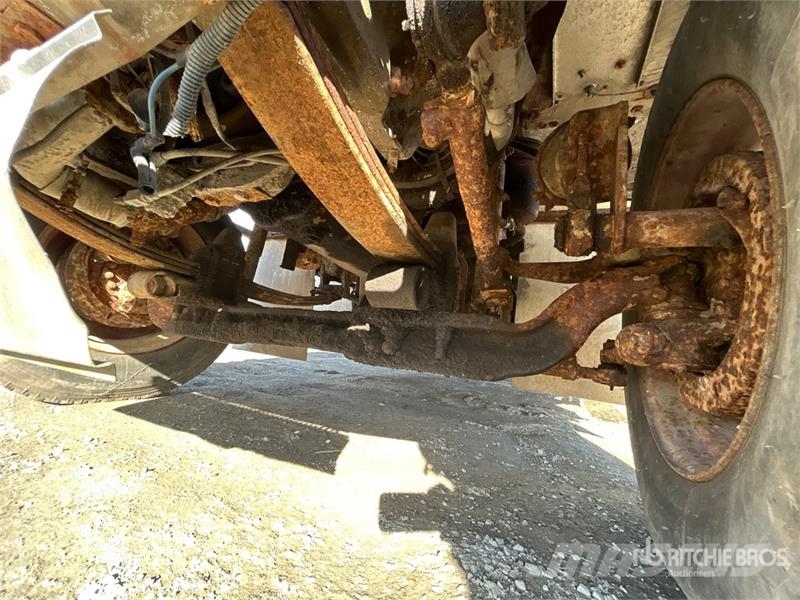 Kenworth K100E 曳引機組件
