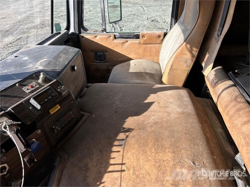 Kenworth K100E 曳引機組件