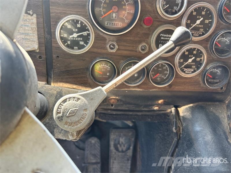 Kenworth K100E 曳引機組件