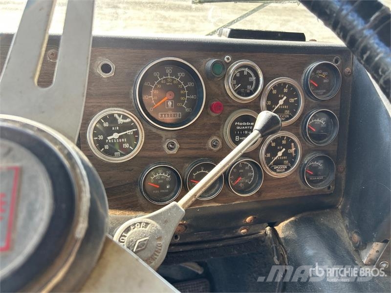 Kenworth K100E 曳引機組件