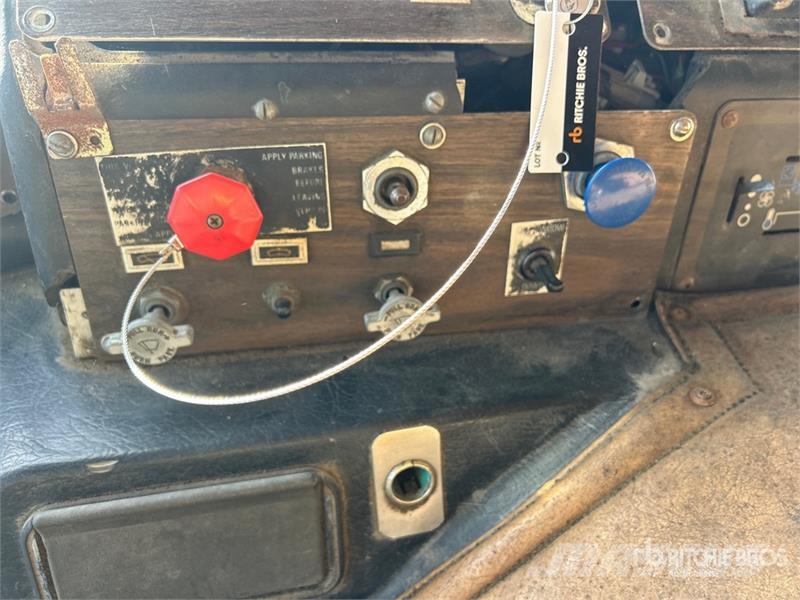 Kenworth K100E 曳引機組件