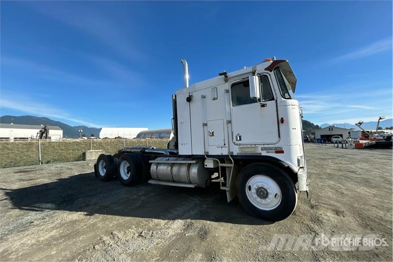 Kenworth K100E 曳引機組件