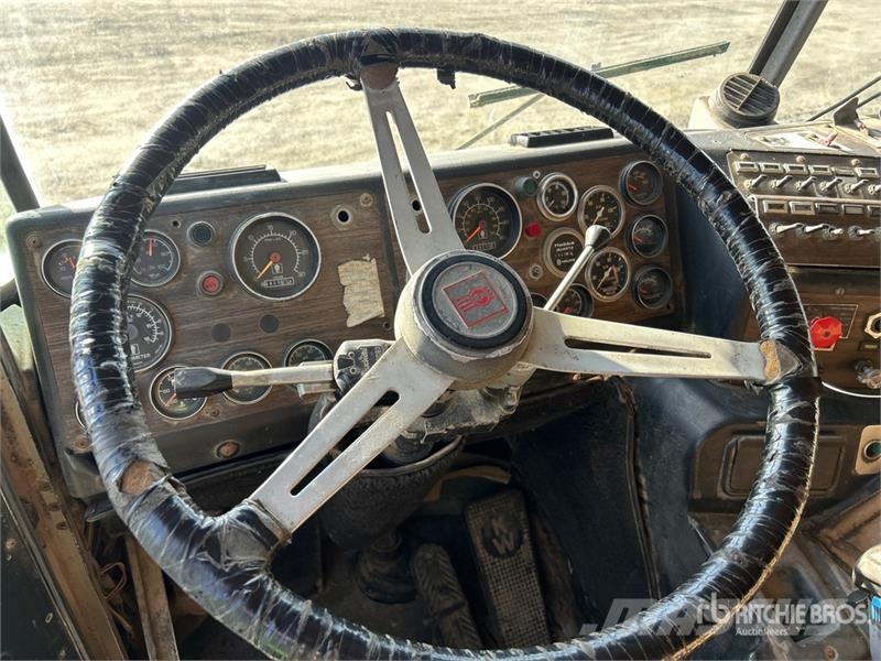 Kenworth K100E 曳引機組件