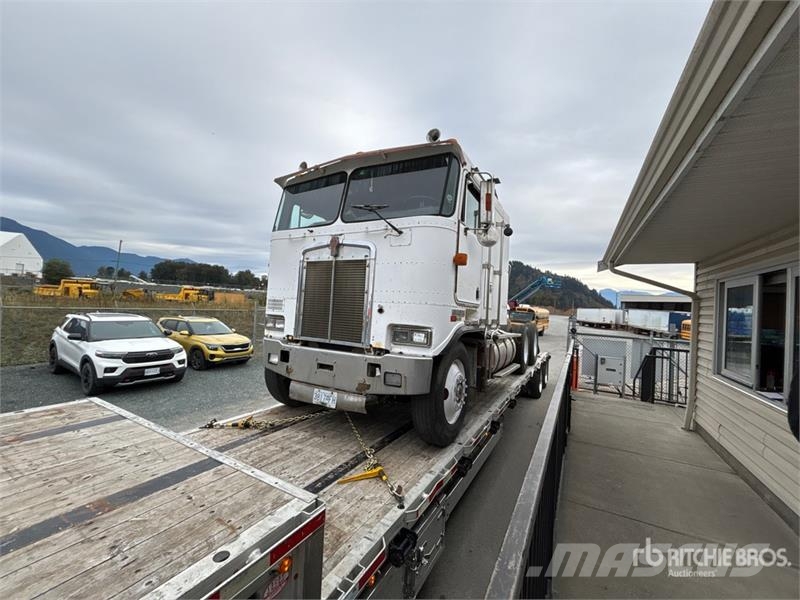 Kenworth T/A Sleeper Truck Tractor Nyergesvontatók