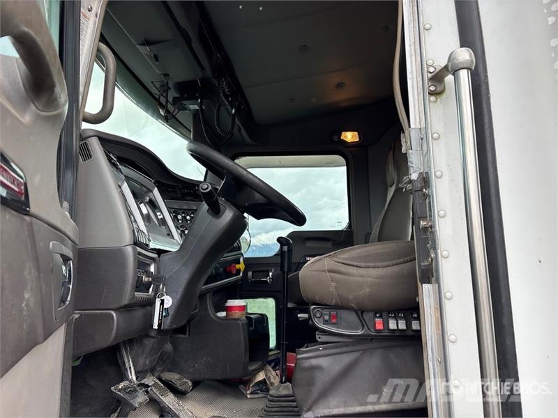 Kenworth T800 Sadulveokid