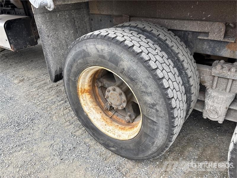 Kenworth T800 Pašizgāzējs