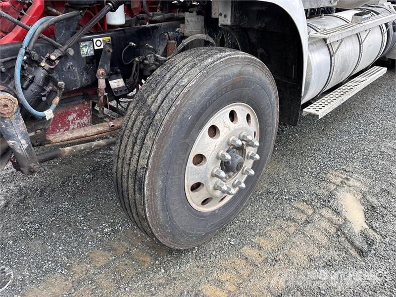 Kenworth T800 Sadulveokid
