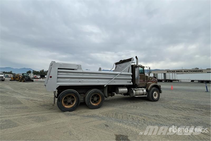 Kenworth T800 Pašizgāzējs
