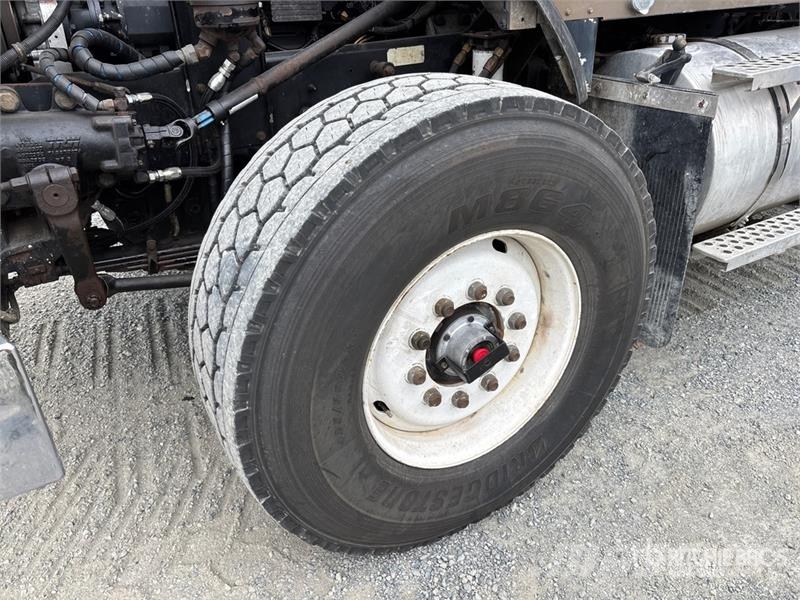 Kenworth T800 Pašizgāzējs