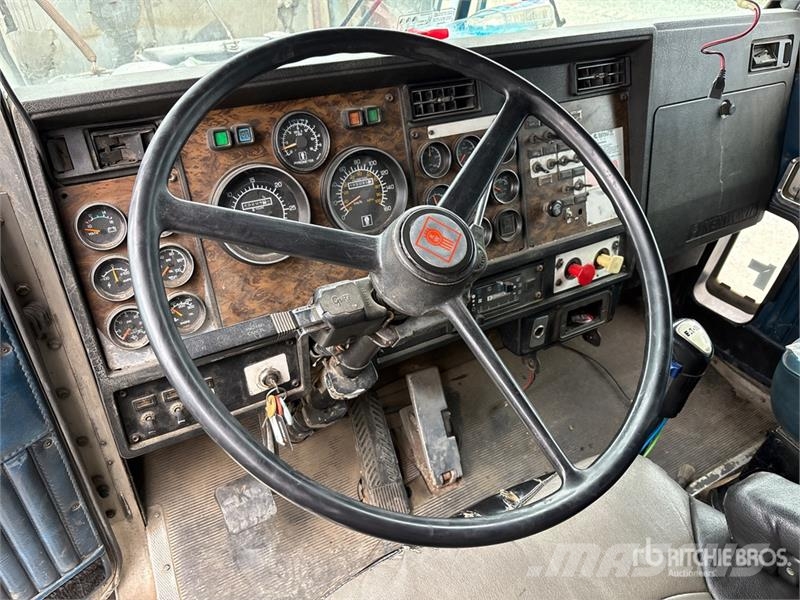 Kenworth T800 Pašizgāzējs