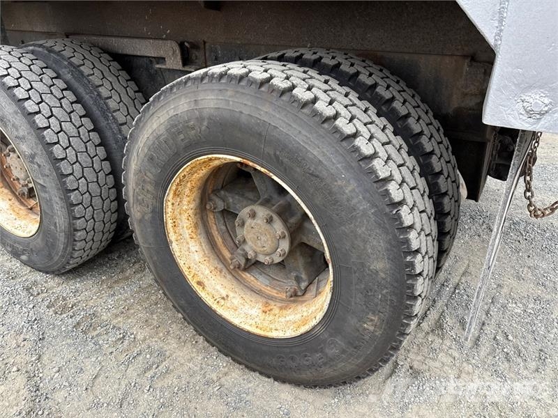 Kenworth T800 Pašizgāzējs