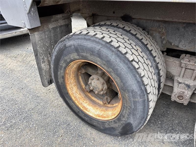 Kenworth T800 Pašizgāzējs