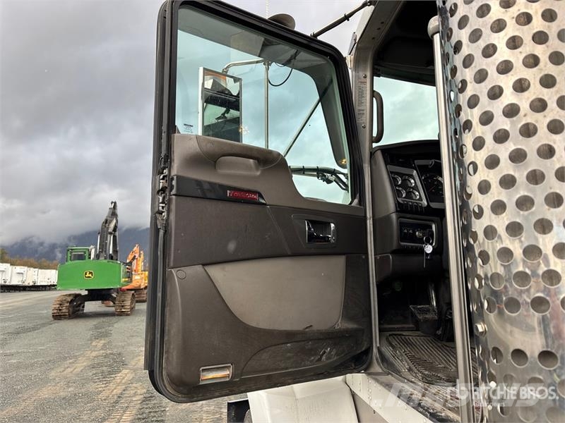 Kenworth T800 Sadulveokid