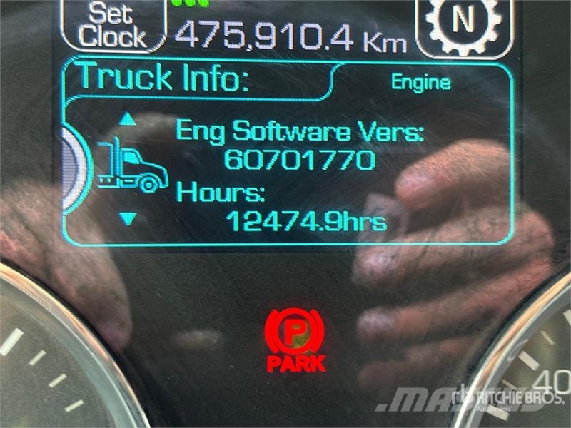 Kenworth T880 Savivarčių priekabų vilkikai