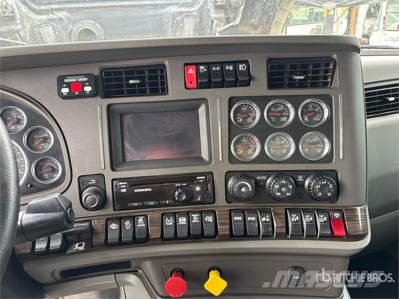 Kenworth T880 Savivarčių priekabų vilkikai