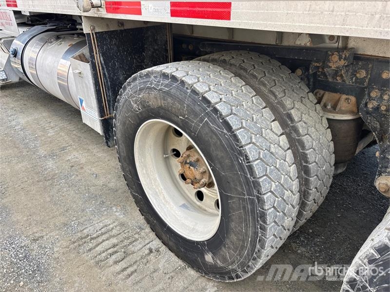 Kenworth T880 شاحنات قلابة
