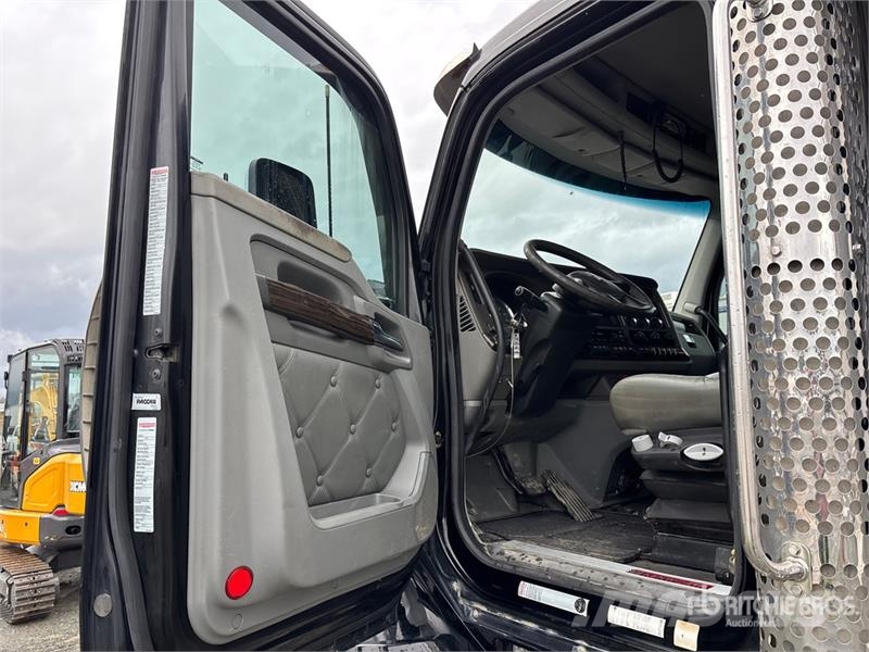 Kenworth T880 Savivarčių priekabų vilkikai