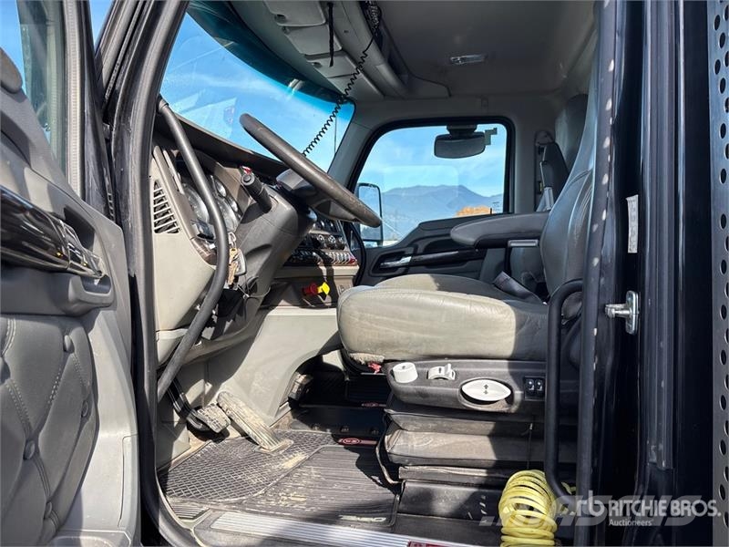 Kenworth T880 شاحنات قلابة