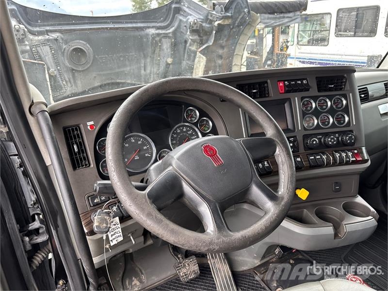Kenworth T880 Savivarčių priekabų vilkikai