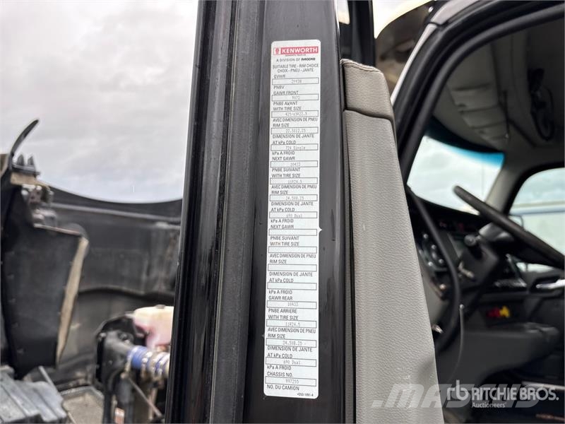 Kenworth T880 Savivarčių priekabų vilkikai