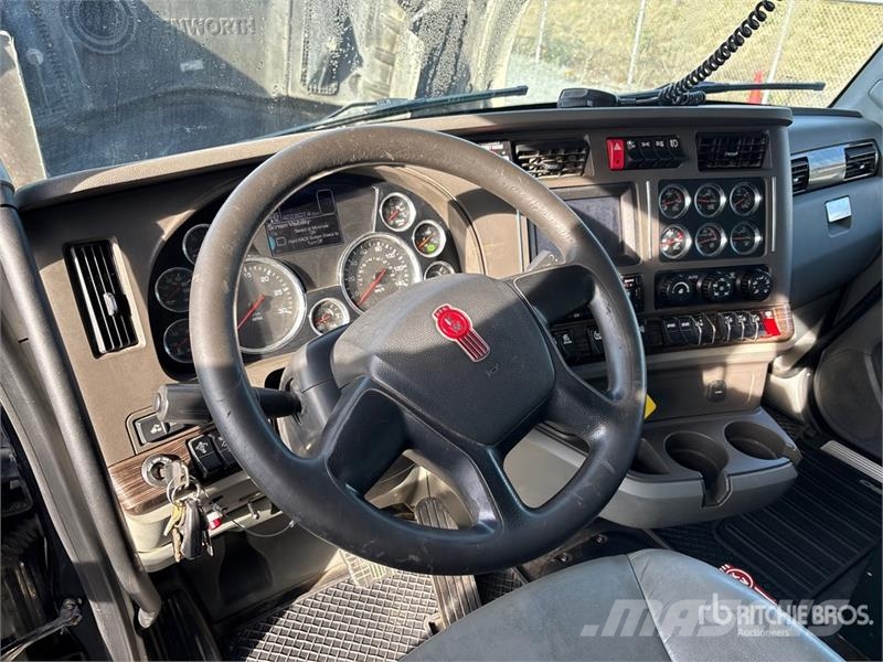 Kenworth T880 شاحنات قلابة